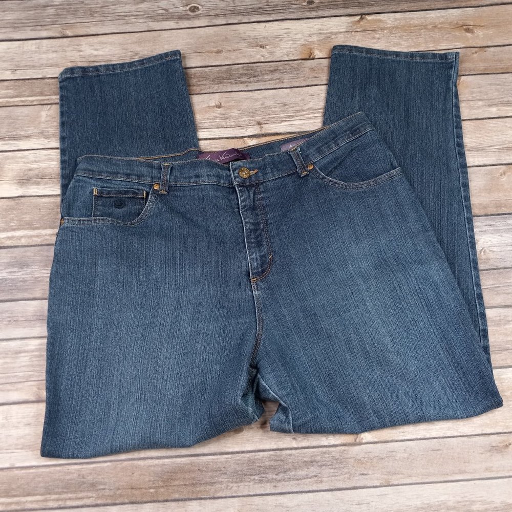 Gloria Vanderbilt 16P Amanda Jeans Tapered Leg Lightly Distressed - Picture 5 of 6